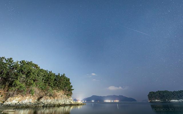 겨울 바닷가 밤하늘 (ft. 사분의...